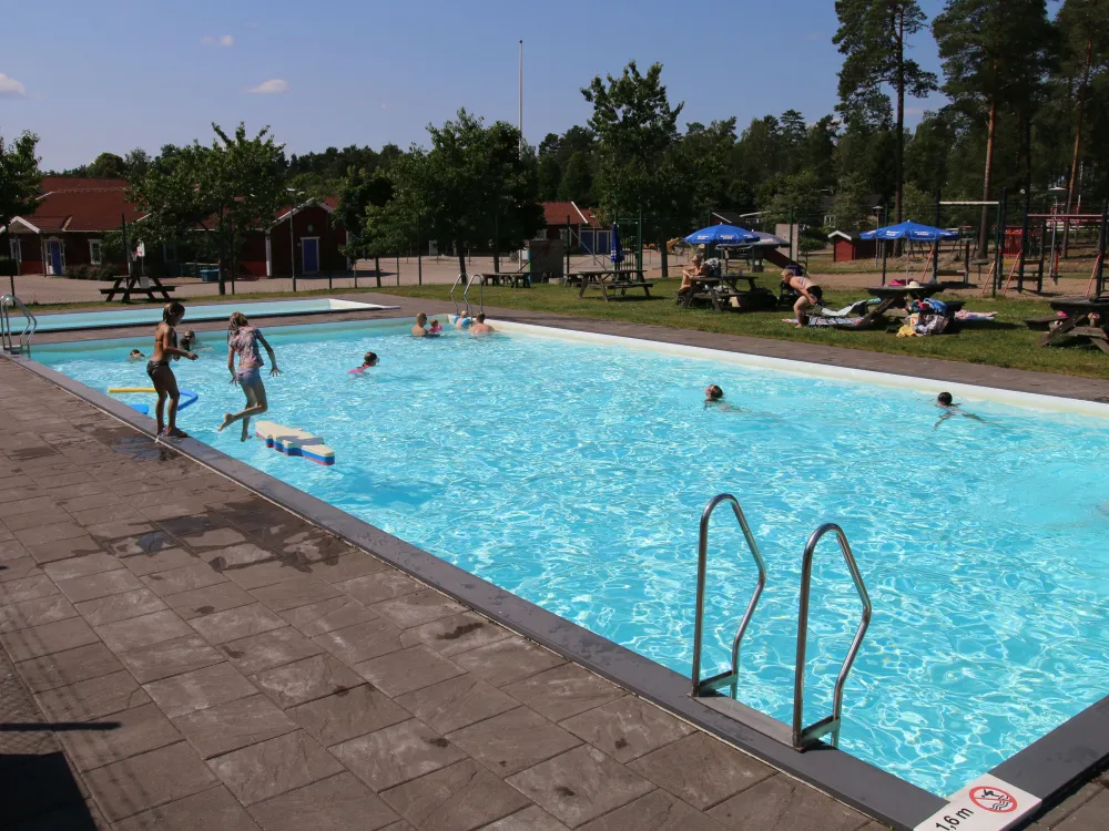 Örmo bath, outside pool