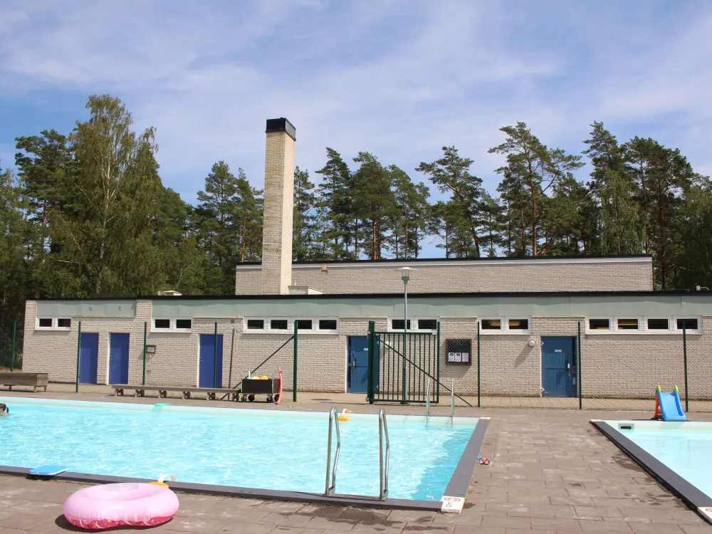 Örmo bath, outside pool